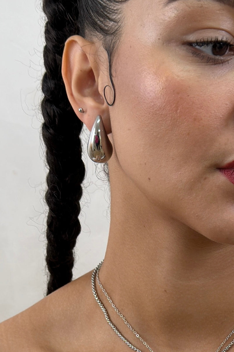 LOLITA TEARDROP EARRINGS - SILVER